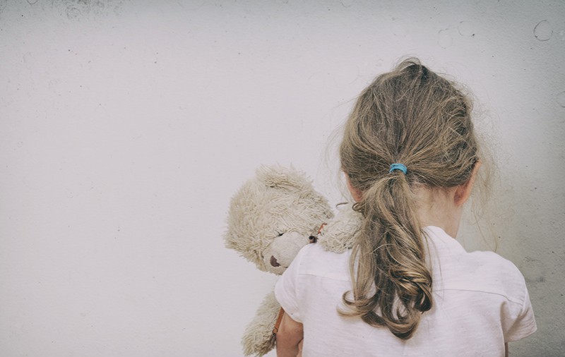 L’enfant face à la violence conjugale : sensibiliser les professionnels-les